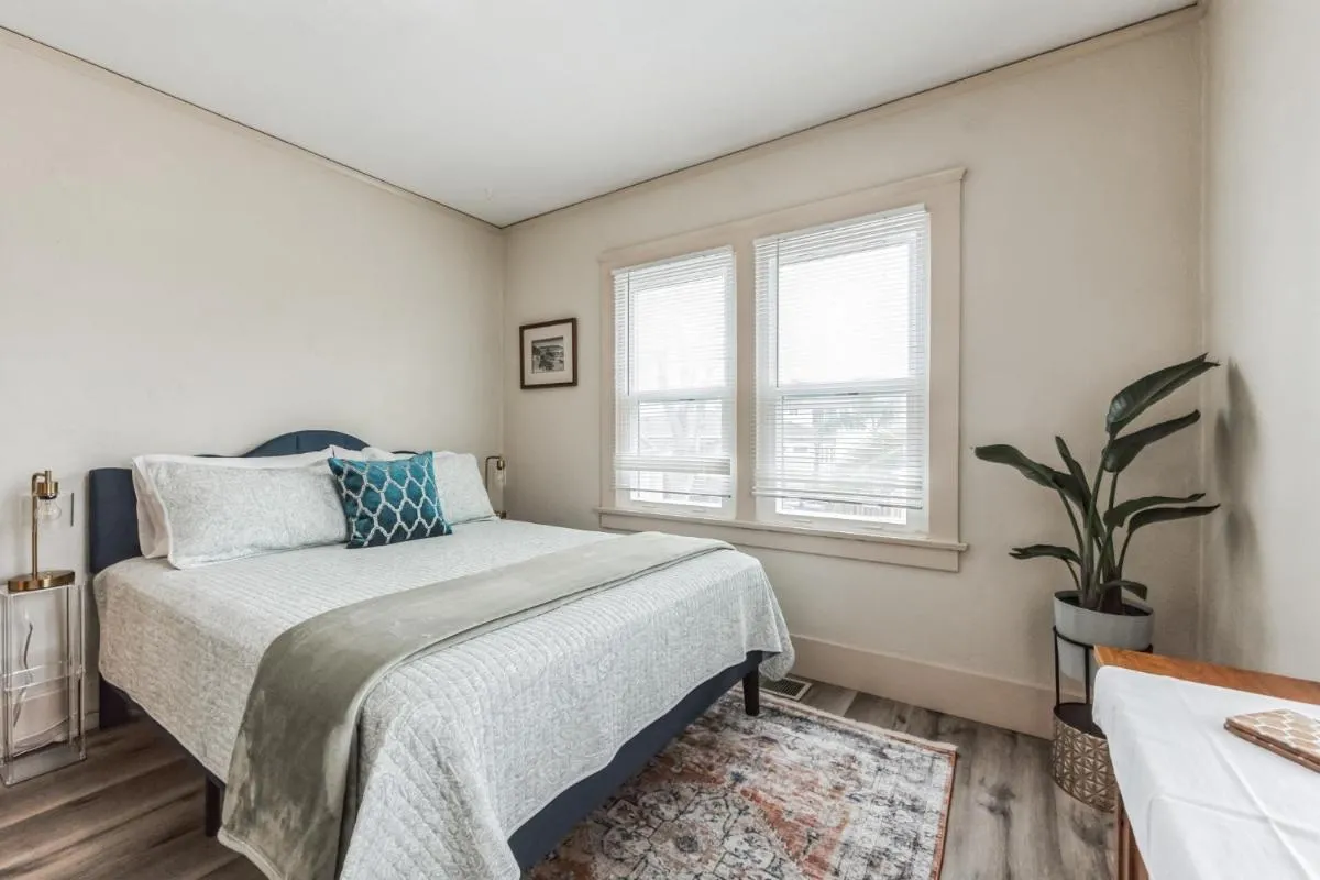 Image 1 of Shore Thing in San Diego.