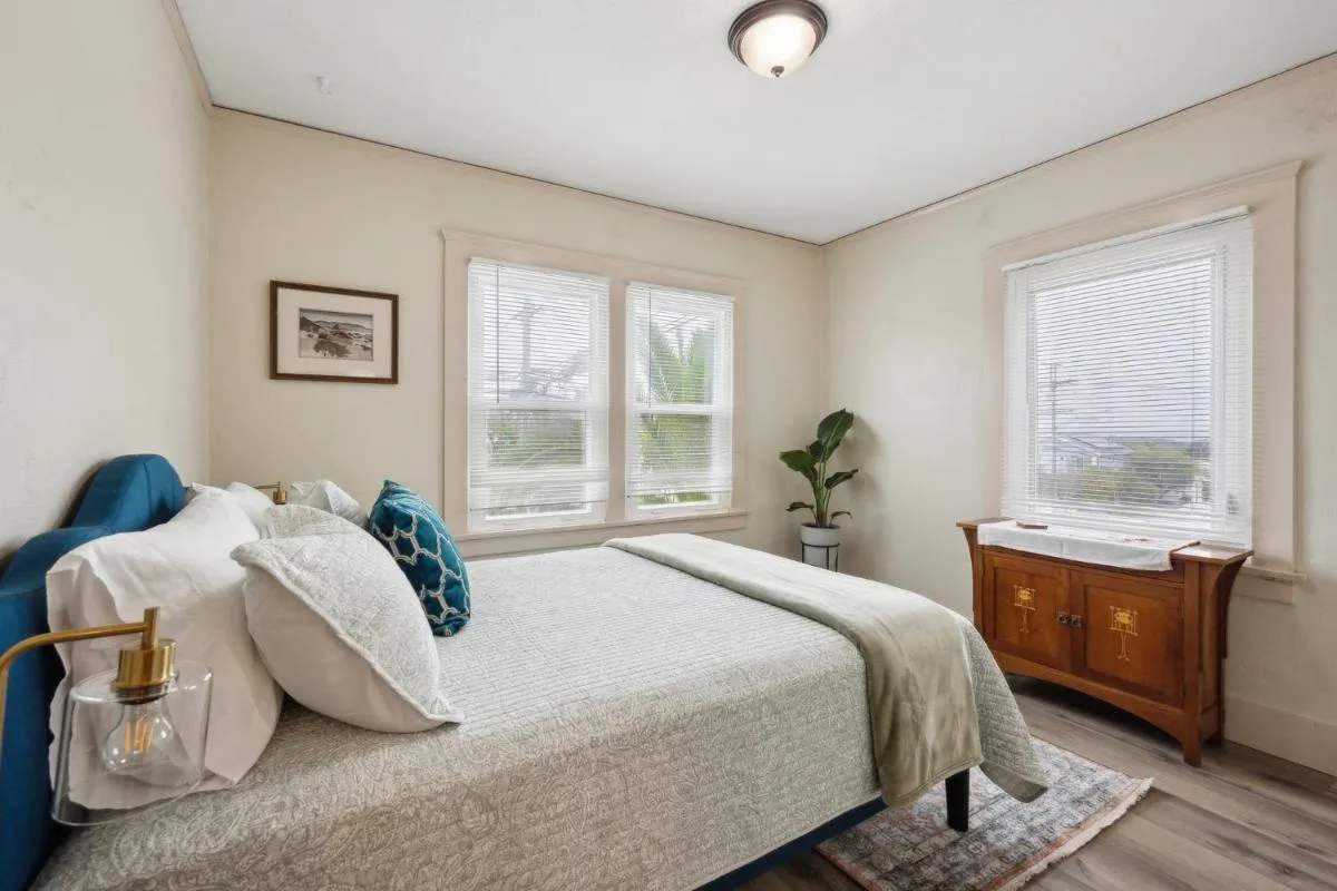 Image 6 of Shore Thing in San Diego.