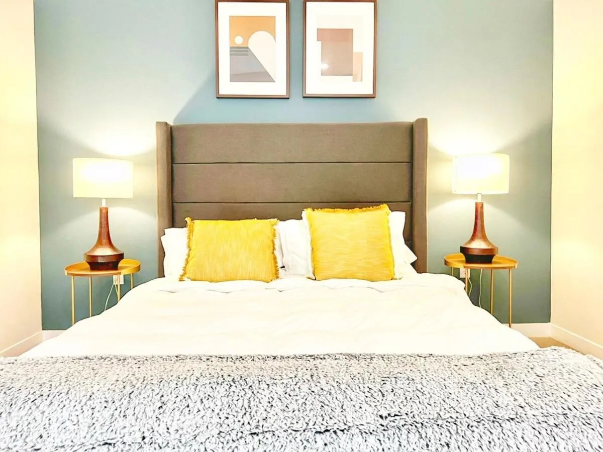 Image 1 of Skyline Flat Facing Downtown San Diego