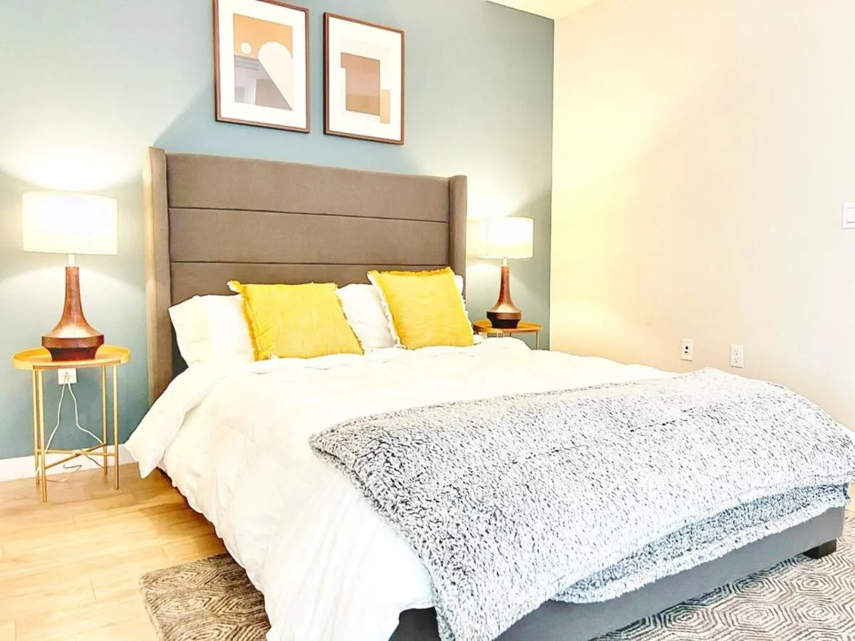 Image 6 of Skyline Flat Facing Downtown San Diego