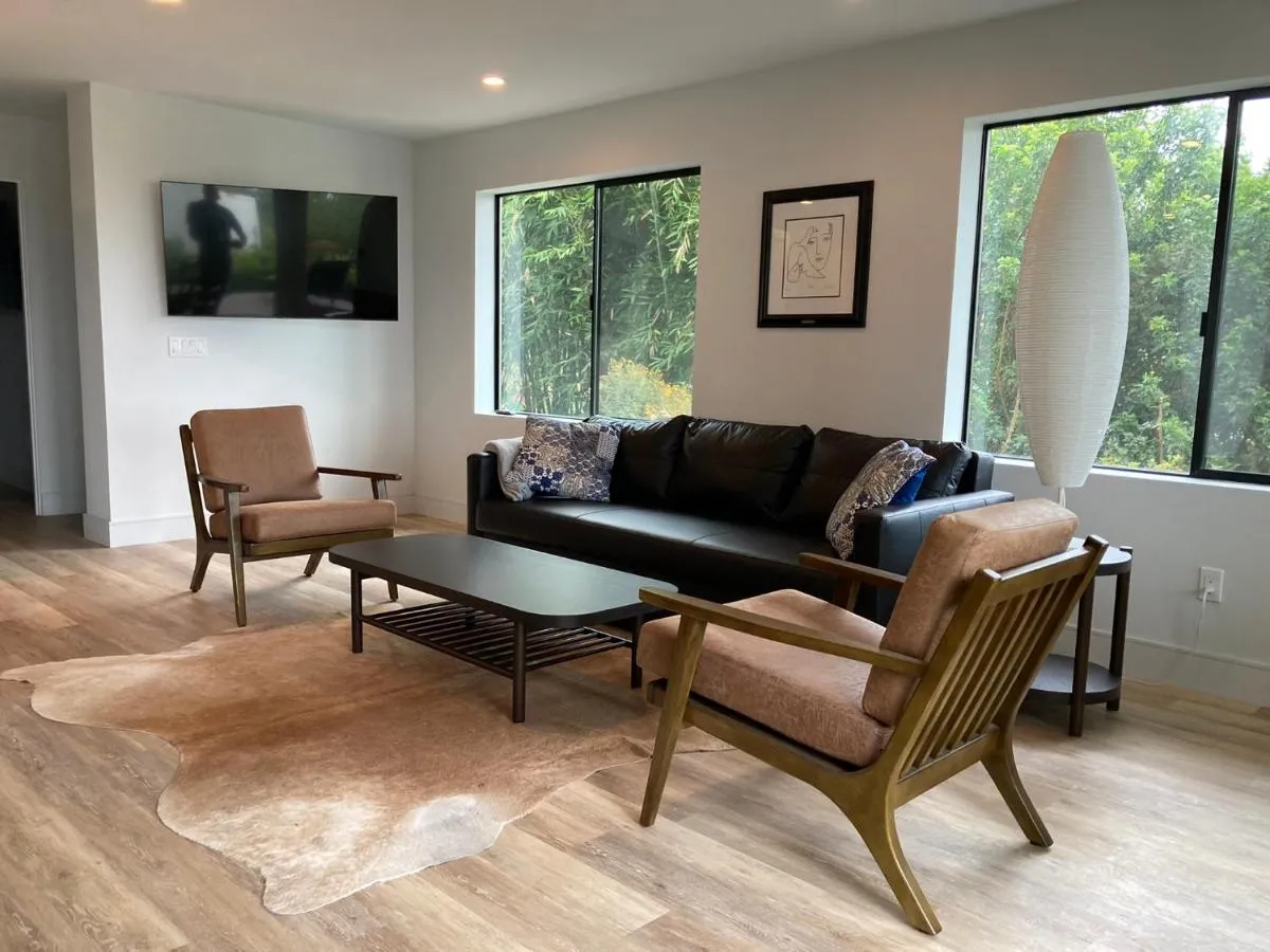 Image 4 of Smashing Newly-Built with Ocean/Bay/City Views!