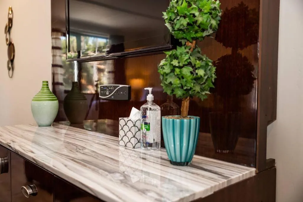 Image 2 of Spacious 500 sqft Studio with Balboa Park View