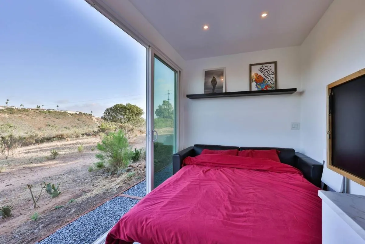 Image 1 of Studio near Snapdragon zoo and beach with AC and patio