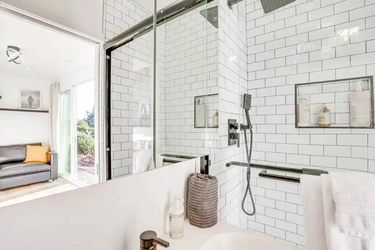 Image 2 of Studio near Snapdragon zoo and beach with AC and patio