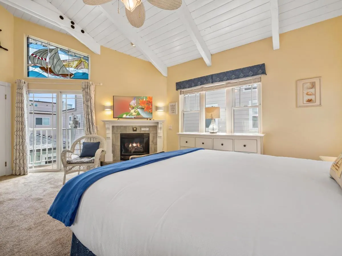 Image 6 of Stunning beach home – steps2sand, AC, Large Patio and Fast Wifi!