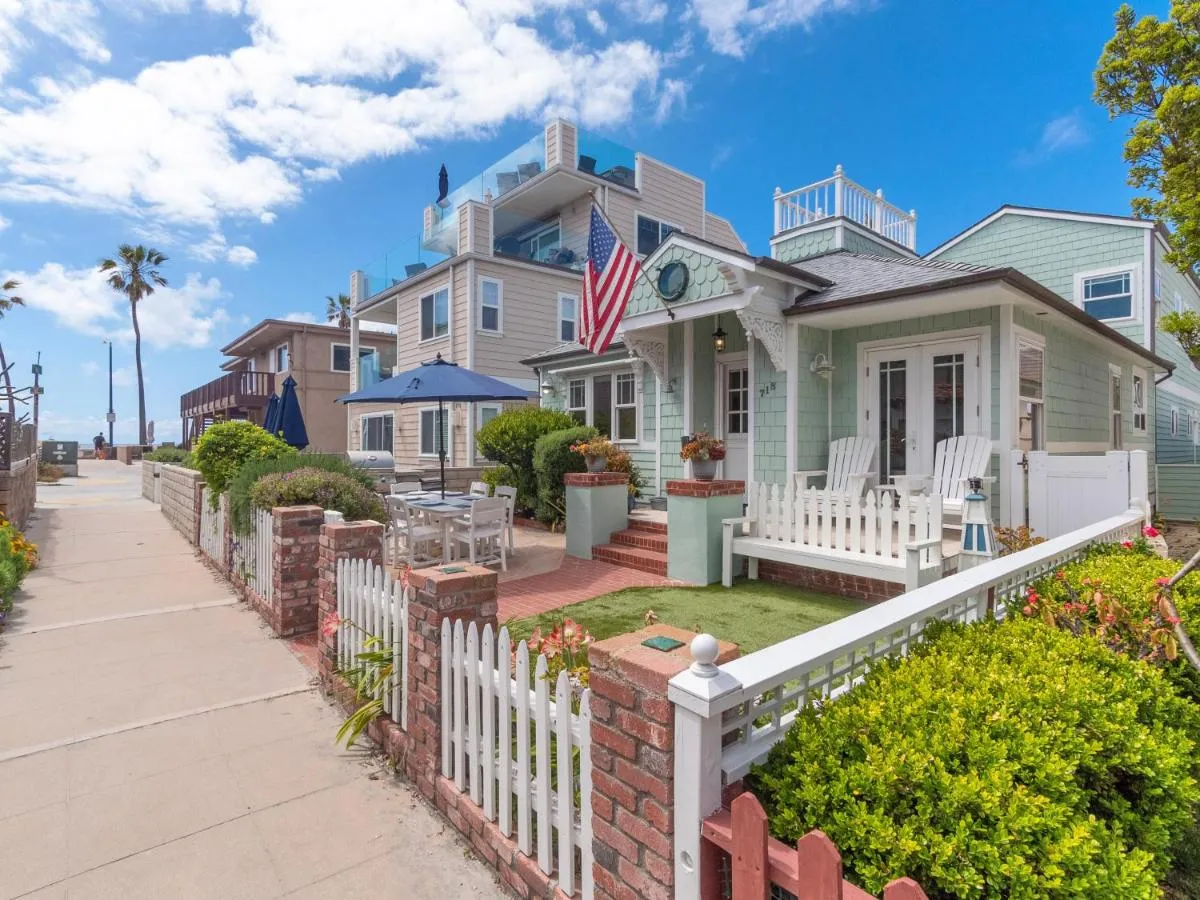 Image 5 of Stunning beach home – steps2sand, AC, Large Patio and Fast Wifi!