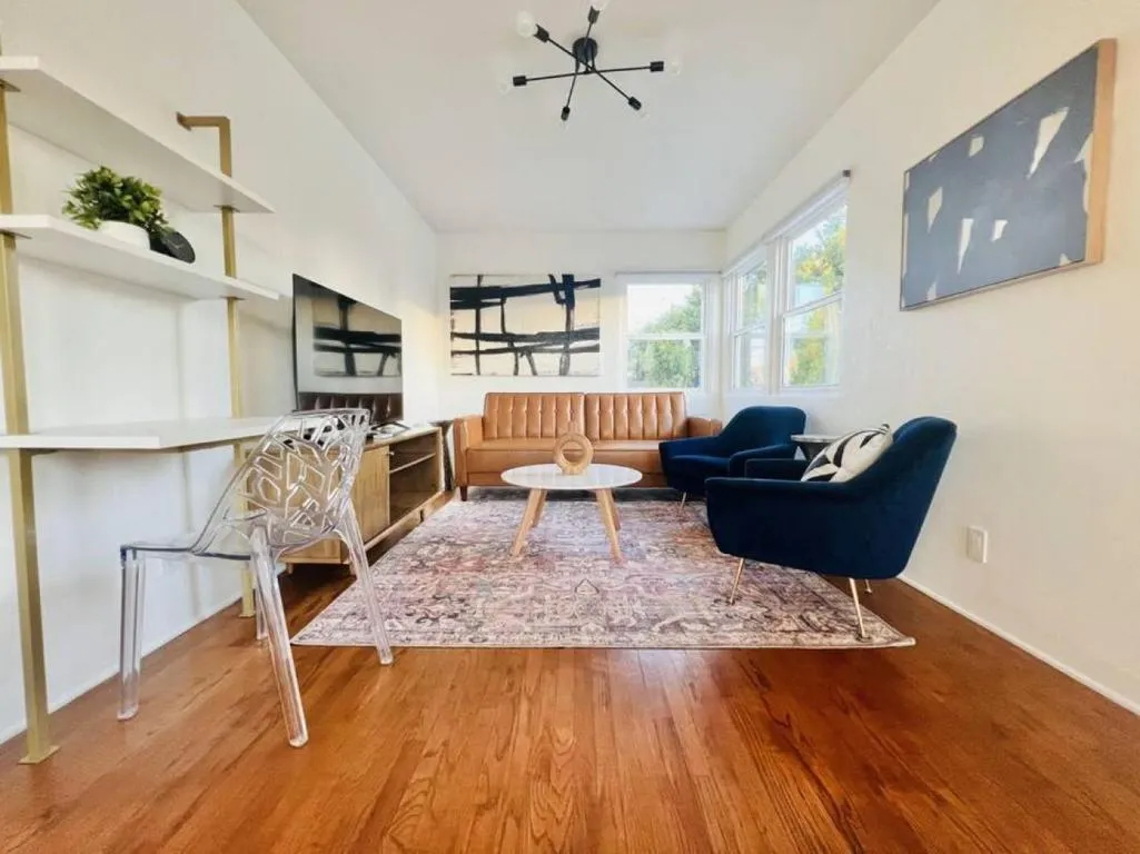 Image of Stylish 1Br Retreat With Garage AC Close 2 Everything