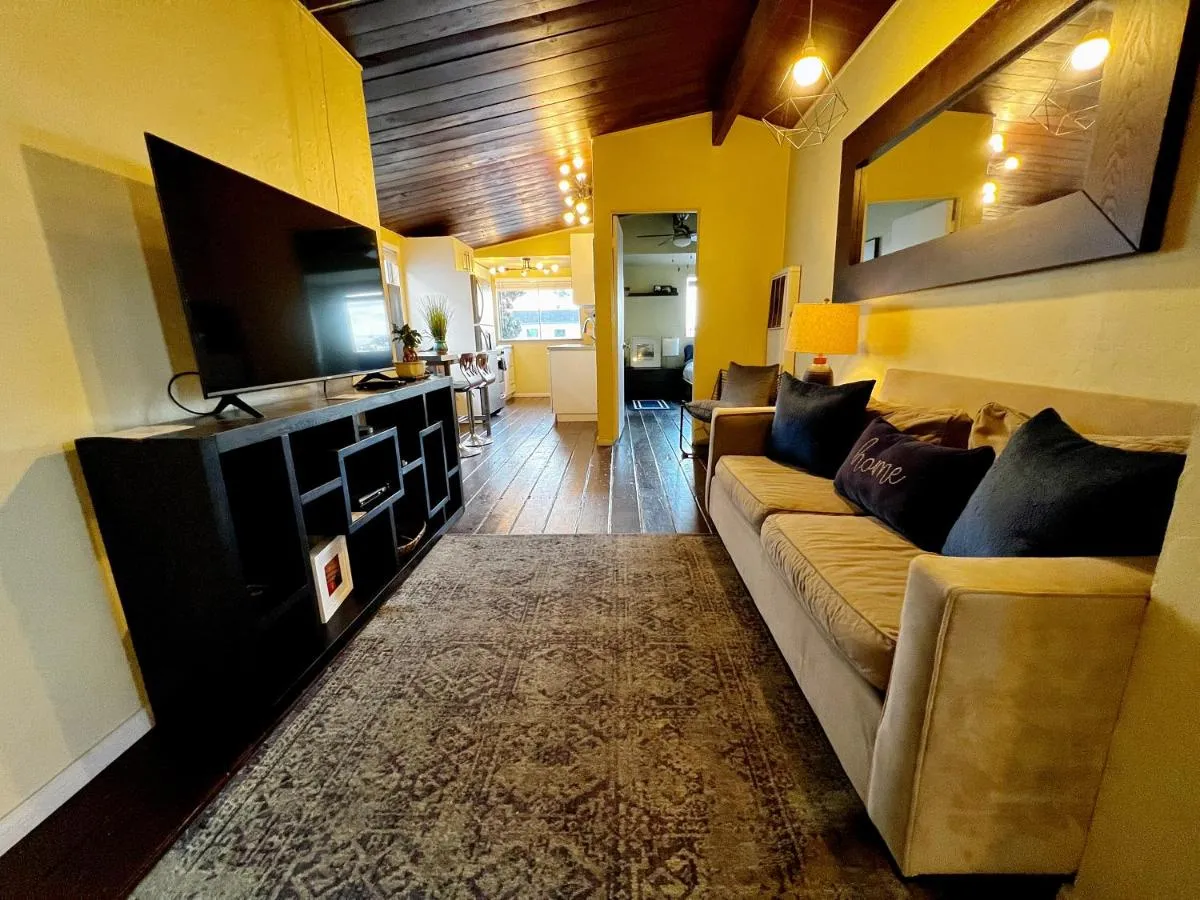 Image 5 of Sunset Haven: Lakeside Charm in Ocean Beach