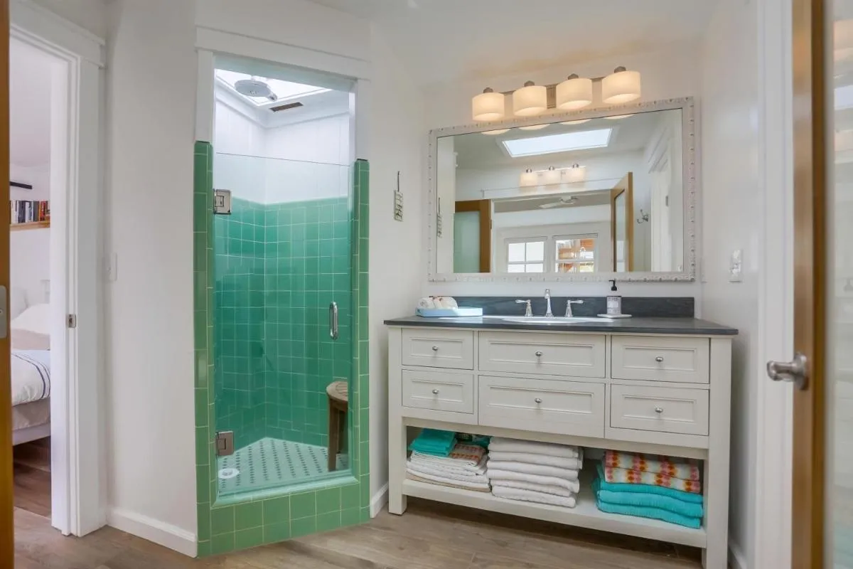 Image 2 of Surf and Sand Beach Bungalow