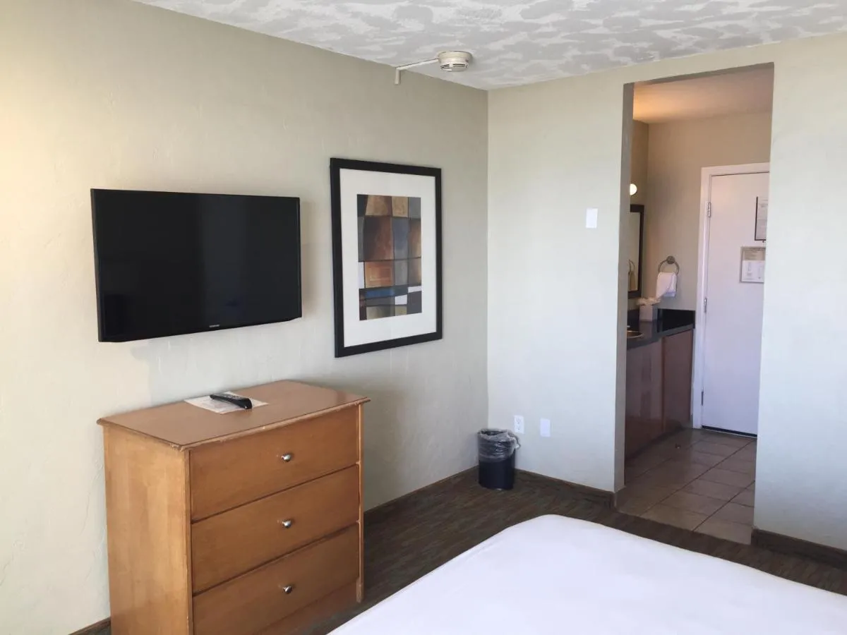 Image 4 of Surfer Beach Hotel