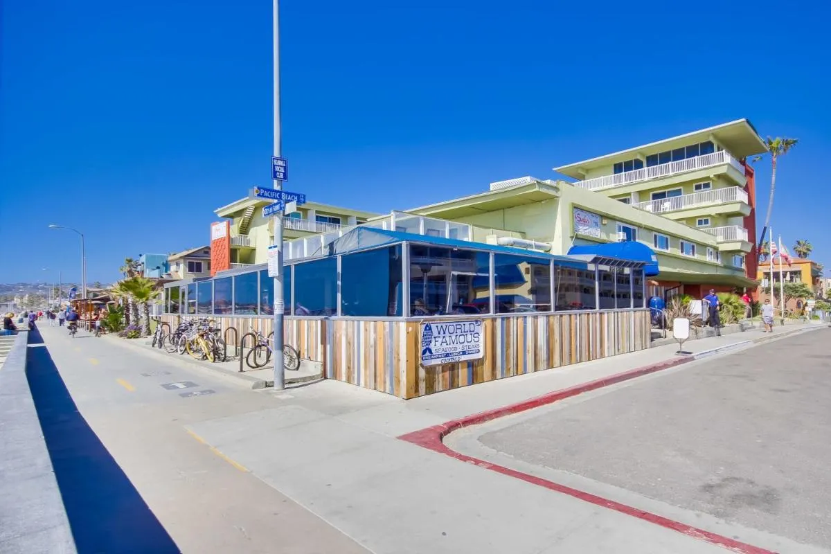 Image 5 of Surfer Beach Hotel