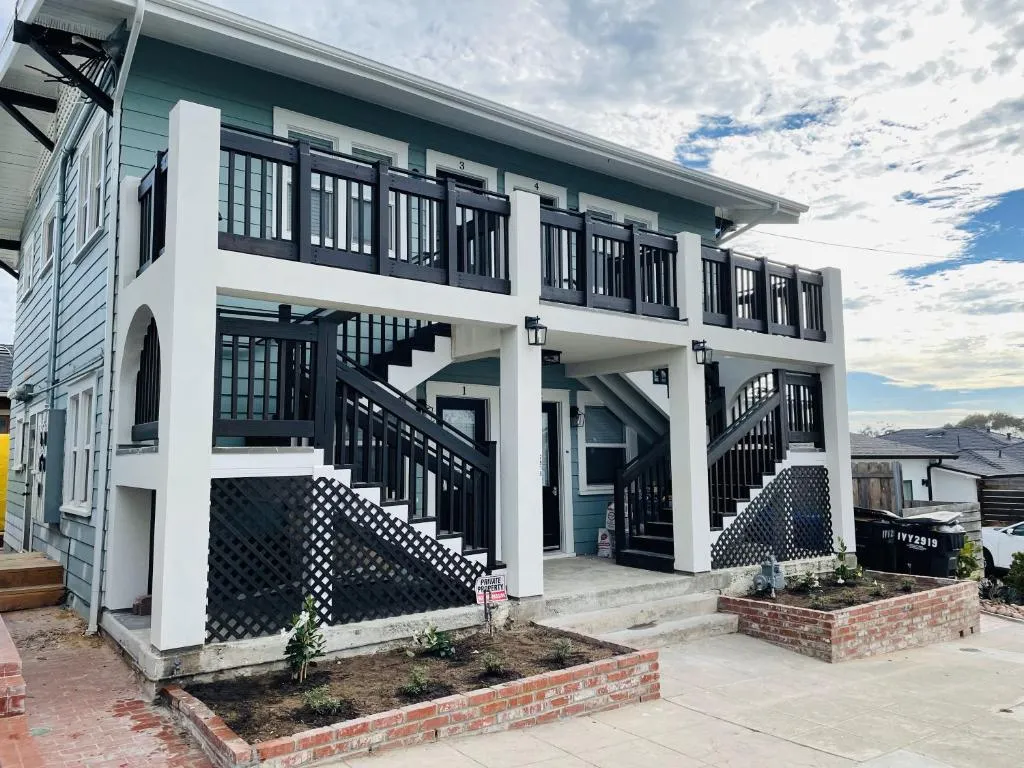 Image of The Heron On Ivy