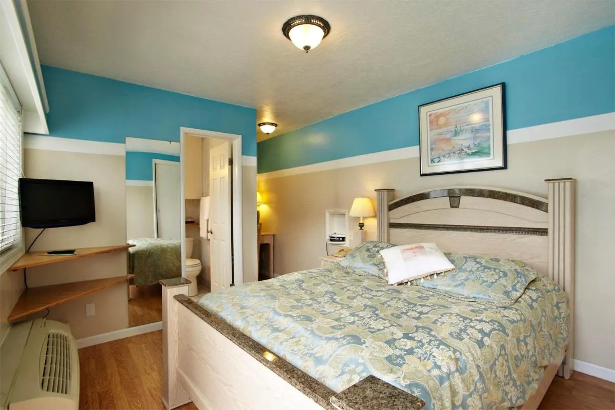 Image 5 of The Inn at Sunset Cliffs