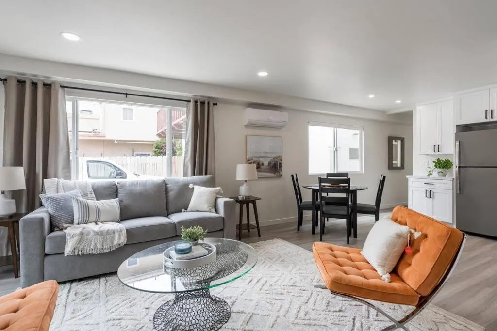 Image 3 of The Rosemont III – La Jolla Luxury