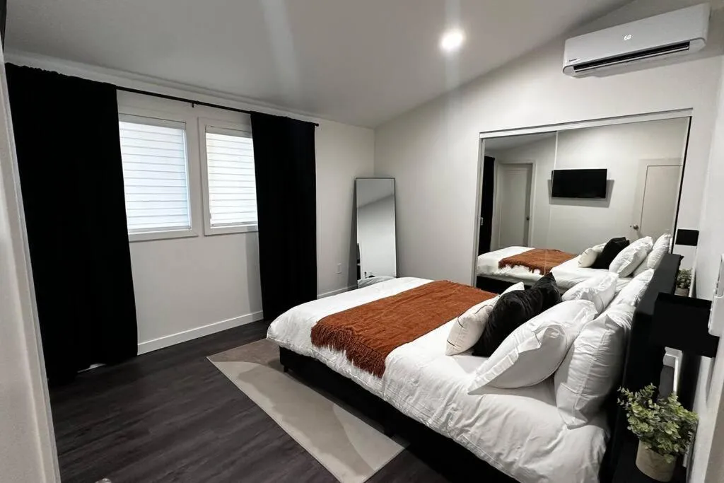 Image 6 of Unforgettable Retreat w Private Mini-Golf Arcade