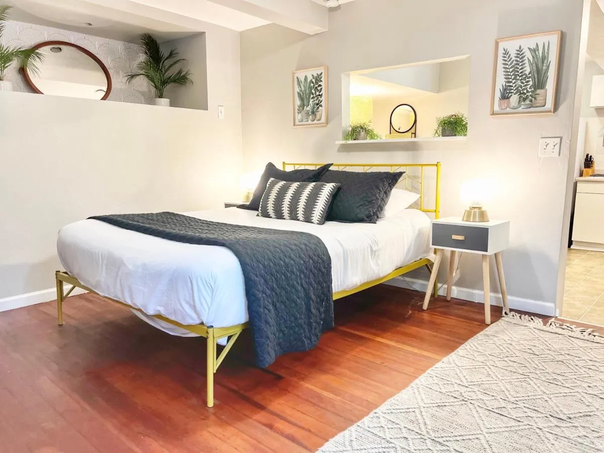 Image 6 of Urban Oasis Near The Zoo A Central Studio For 2