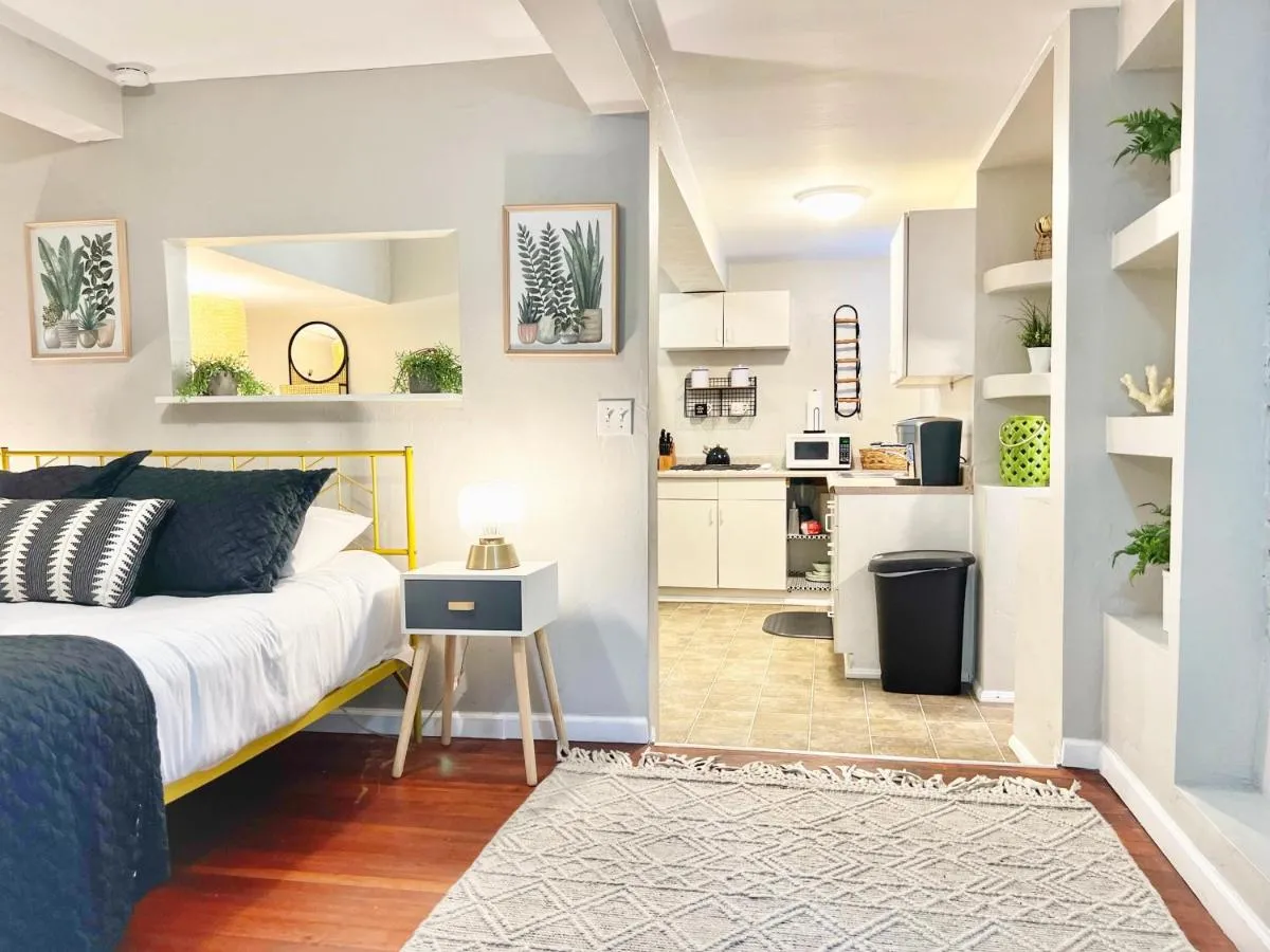 Image 3 of Urban Oasis Near The Zoo A Central Studio For 2