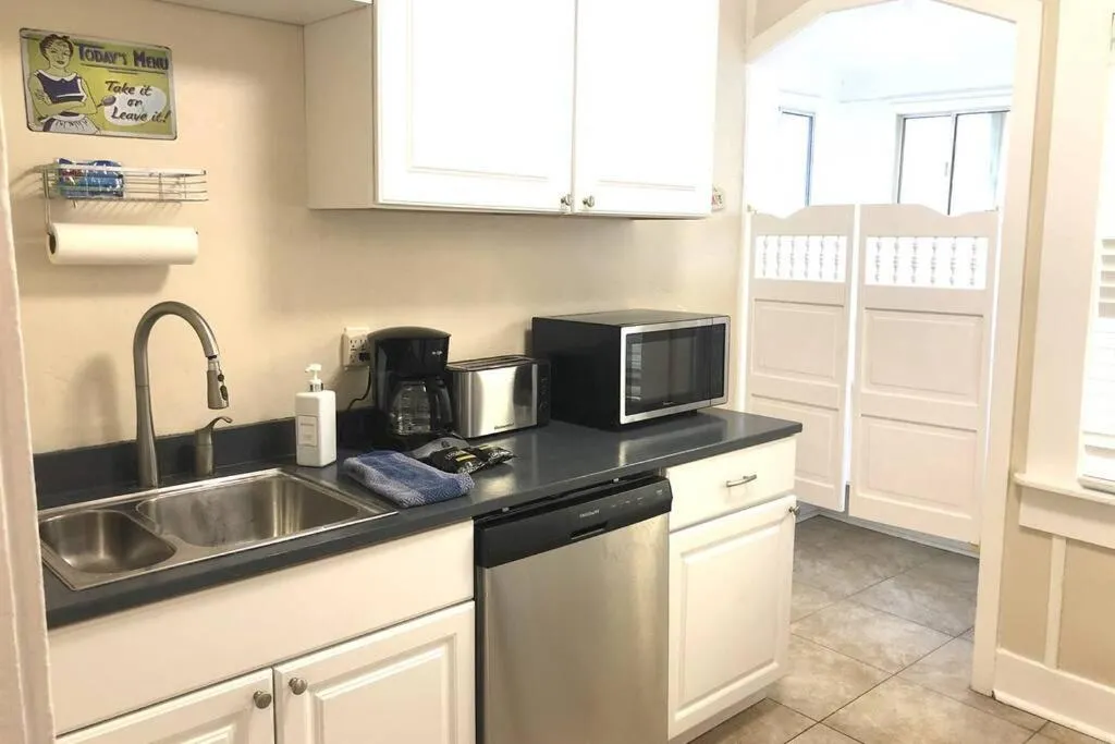 Image 2 of Viva Pacifica