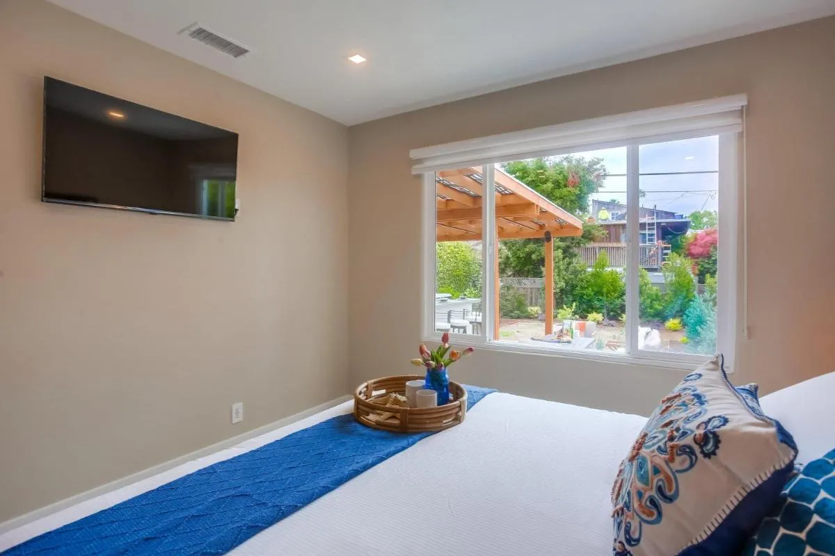 Image 6 of Windansea Beach House