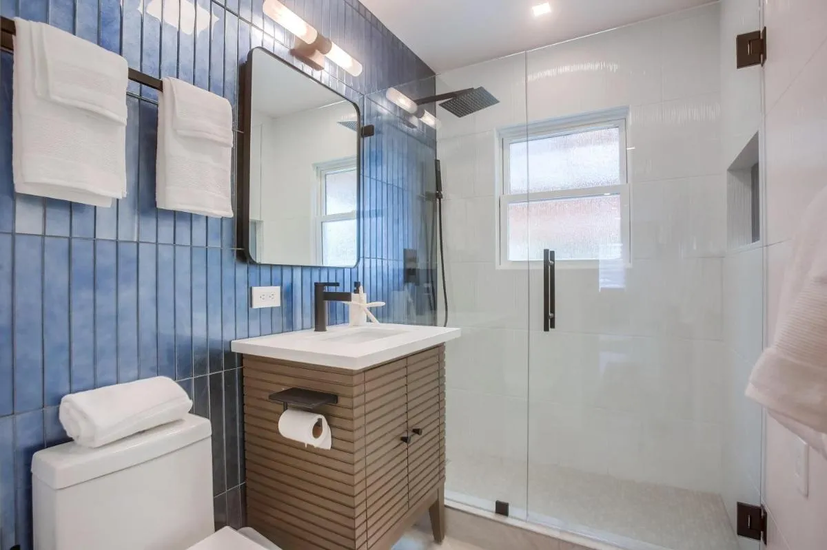 Image 2 of Windansea Beach House