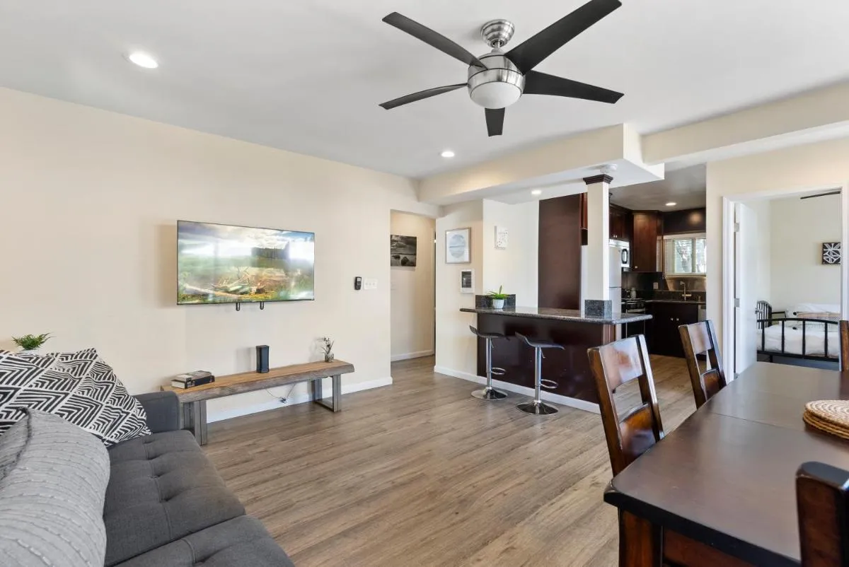 Image 4 of Windansea Coastal Haven – Steps to Beach