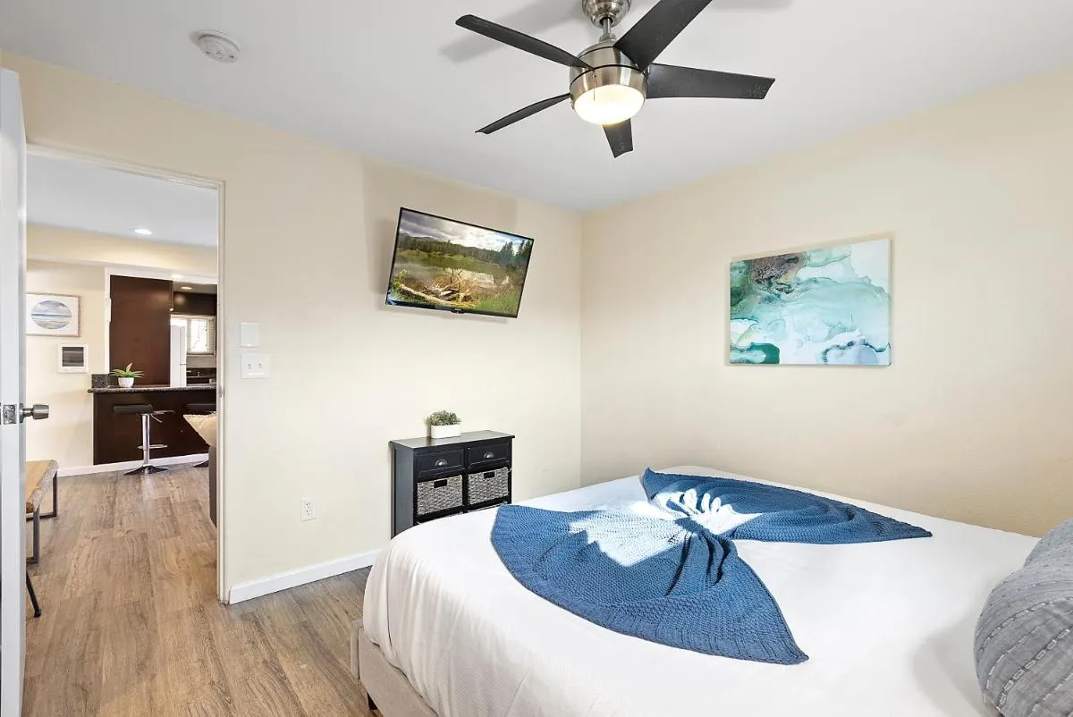 Image 1 of Windansea Coastal Haven – Steps to Beach