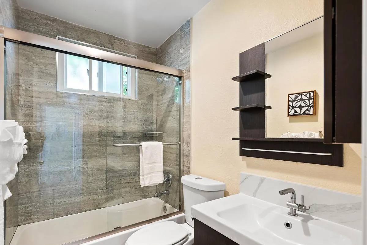 Image 2 of Windansea Coastal Haven – Steps to Beach