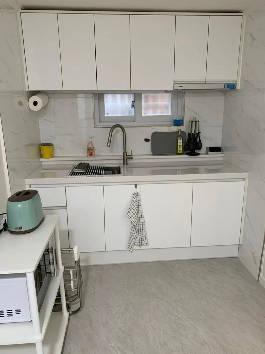 Image 6 of Comma 2, Cozy Semi-basement