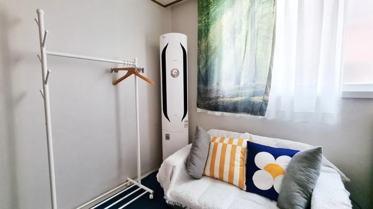 Image 6 of Hongdae&Sinchon 10min cozy house with 2 bedrooms