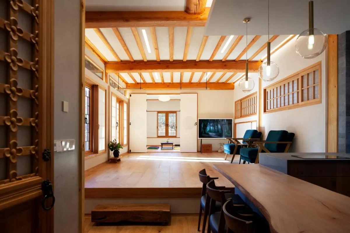 Image 1 of IRIRU Luxury Hanok Stay – Eunpyung Hanok village
