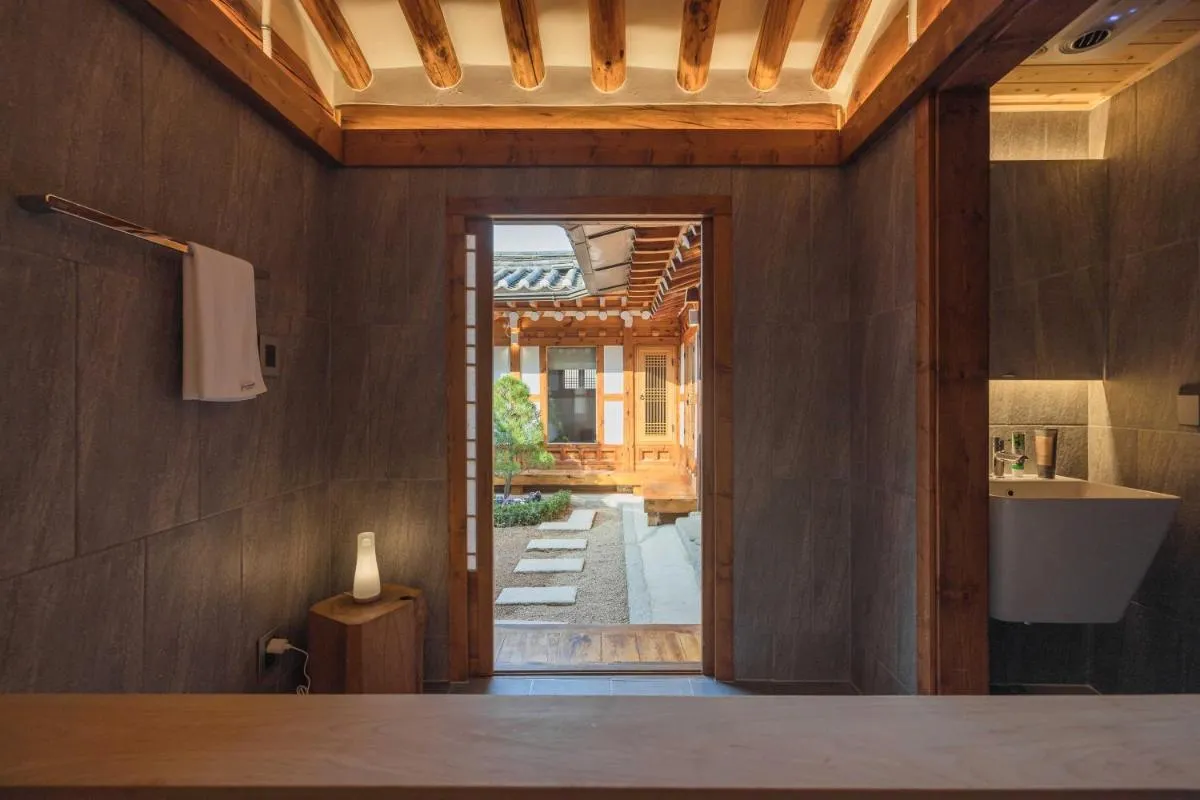 Image 2 of Luxury hanok with private bathtub – SN02