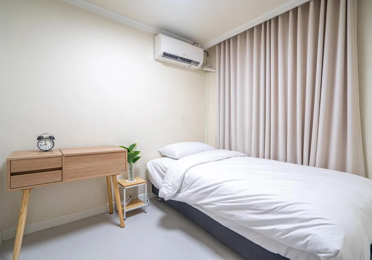 Image 5 of Osondoson Stay-5min to Hapjeong Station, family favorites, 3bed room, large living room