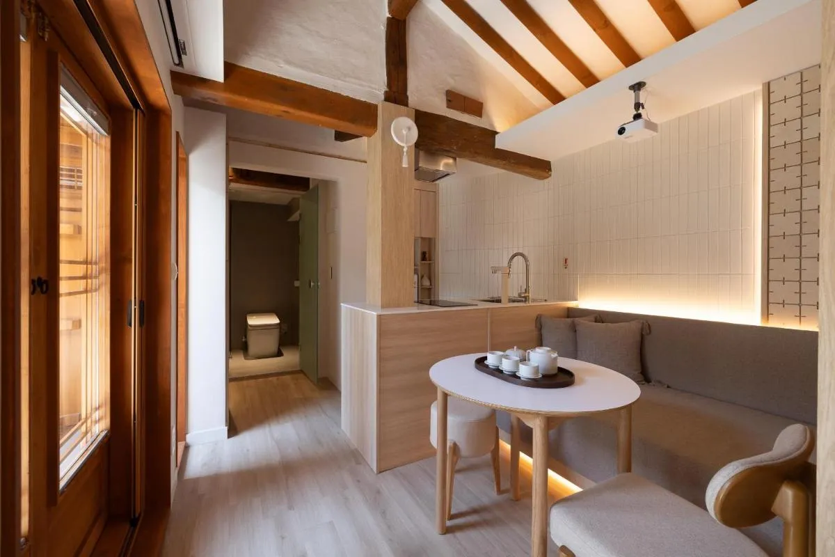 Image 4 of Cottage Lunar