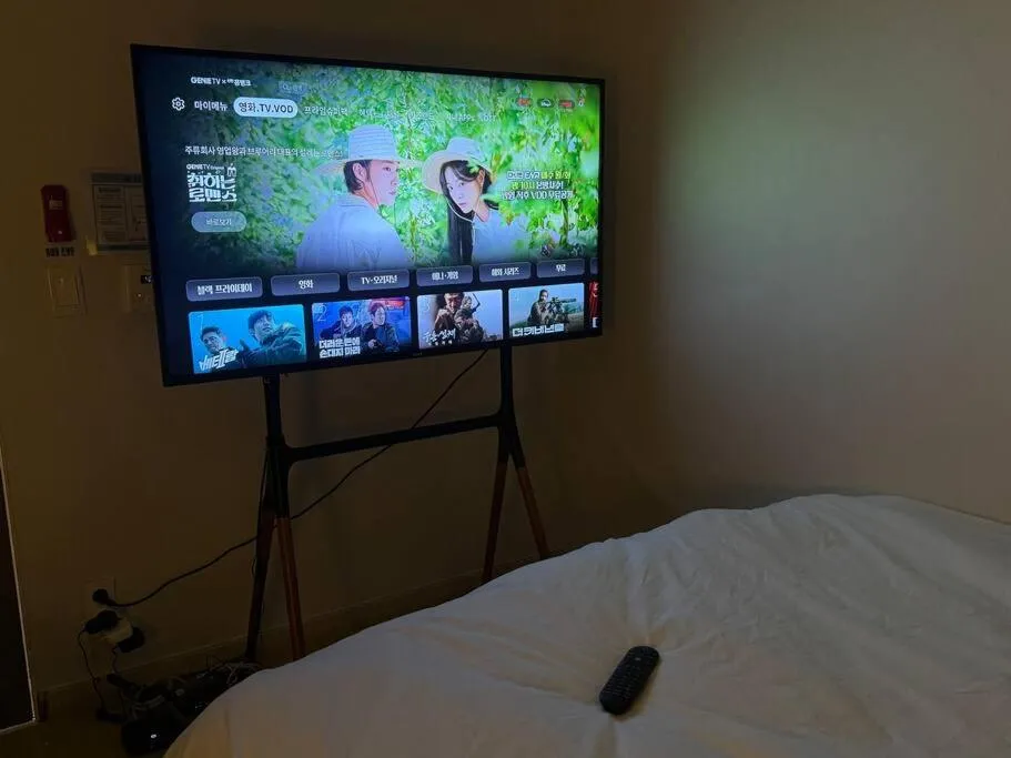 Image 2 of KojjeeBnB Bed Room2, Qeen size bed2, TV 2, #KSPO#JYP#Hanriver