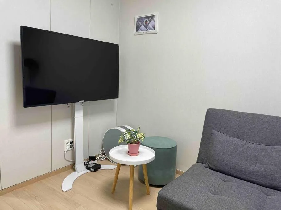 Image 5 of Myeongdong Residence high-rise floor#Euljiro#chungmuro#3 minutes from subway station #Namsan #Hanok village #Gyeongbok palace