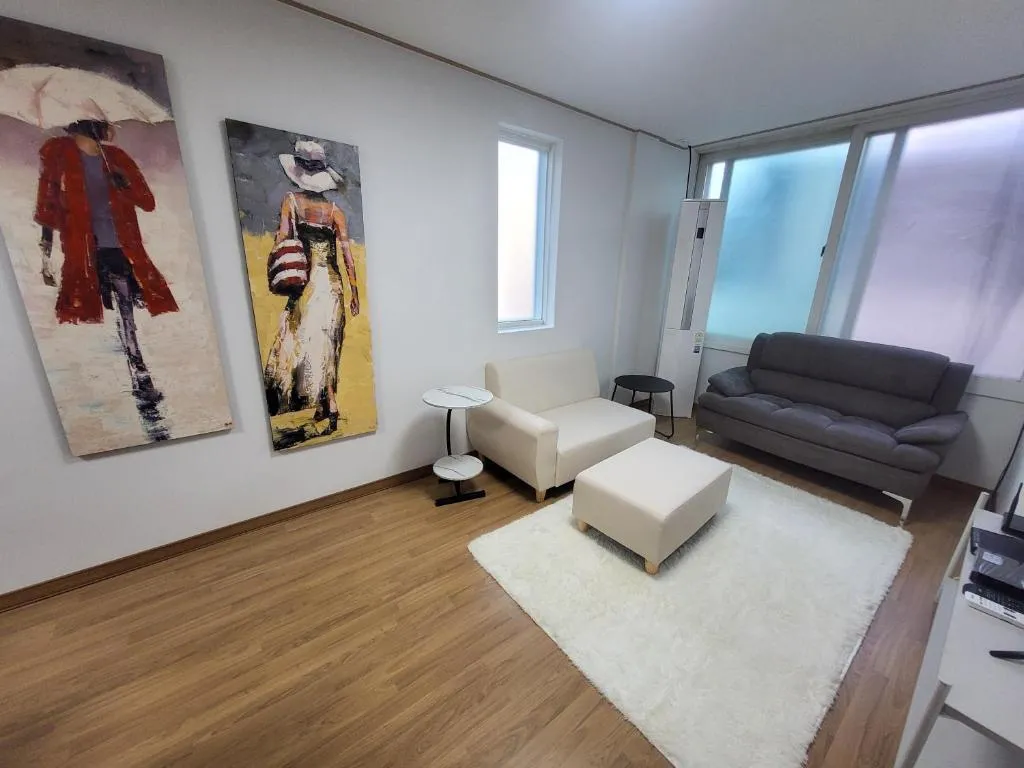 Image of Newly Renovated Modern Home #11