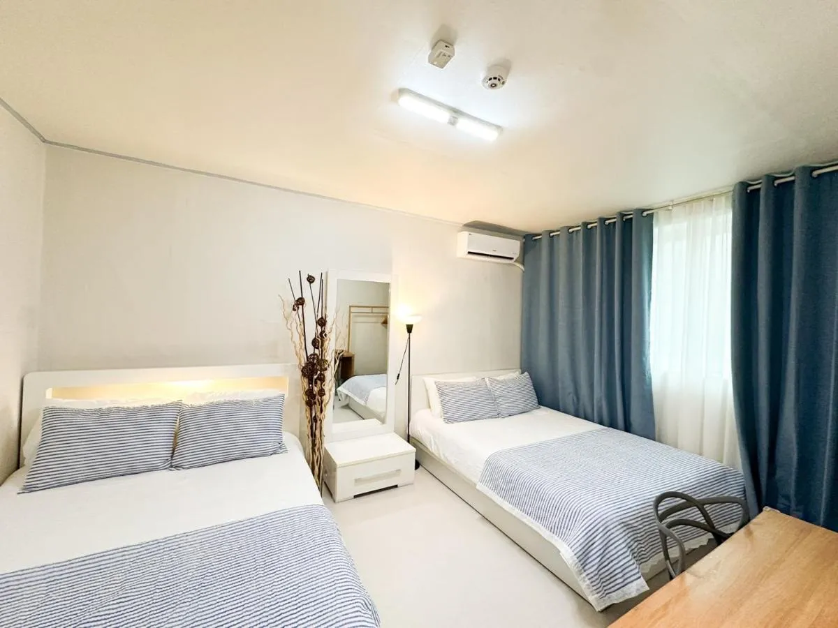 Image 4 of STAY ROCK 樂 2 Room 3 Beds 3 min from Ewha Univ stn
