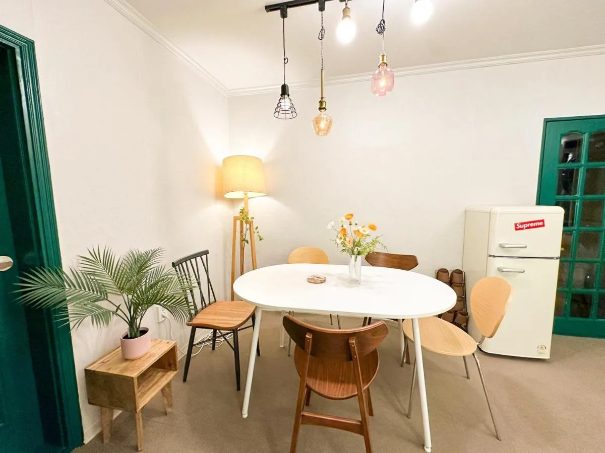 Image 3 of STAY ROCK 樂 2 Room 3 Beds 3 min from Ewha Univ stn
