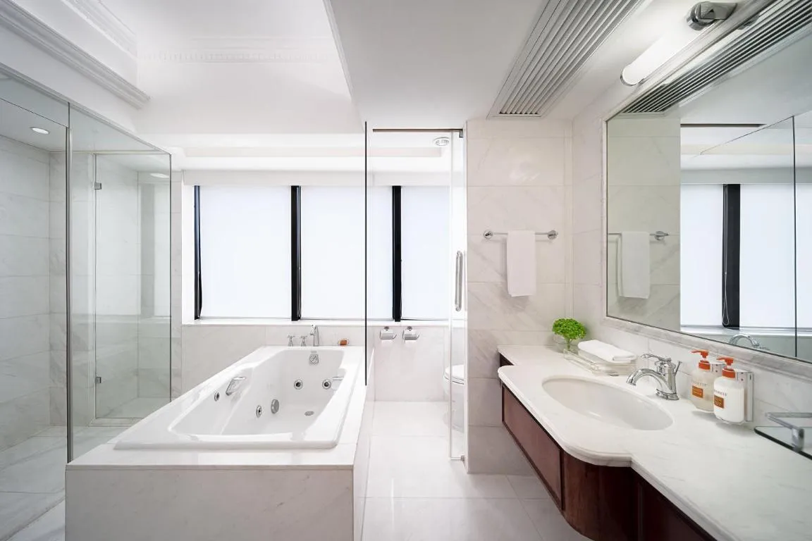 Image of Crowne Plaza Hotel & Suites Landmark Shenzhen, an IHG Hotel – Nearby Luohu Border, Indoor heated swimming pool, Receive RMB100 SPA coupon upon check-in
