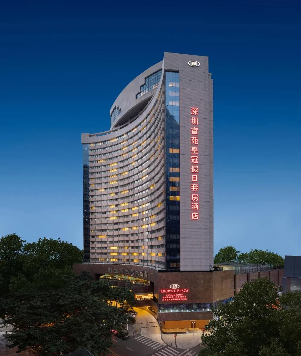 Image 3 of Crowne Plaza Hotel & Suites Landmark Shenzhen, an IHG Hotel – Nearby Luohu Border, Indoor heated swimming pool, Receive RMB100 SPA coupon upon check-in