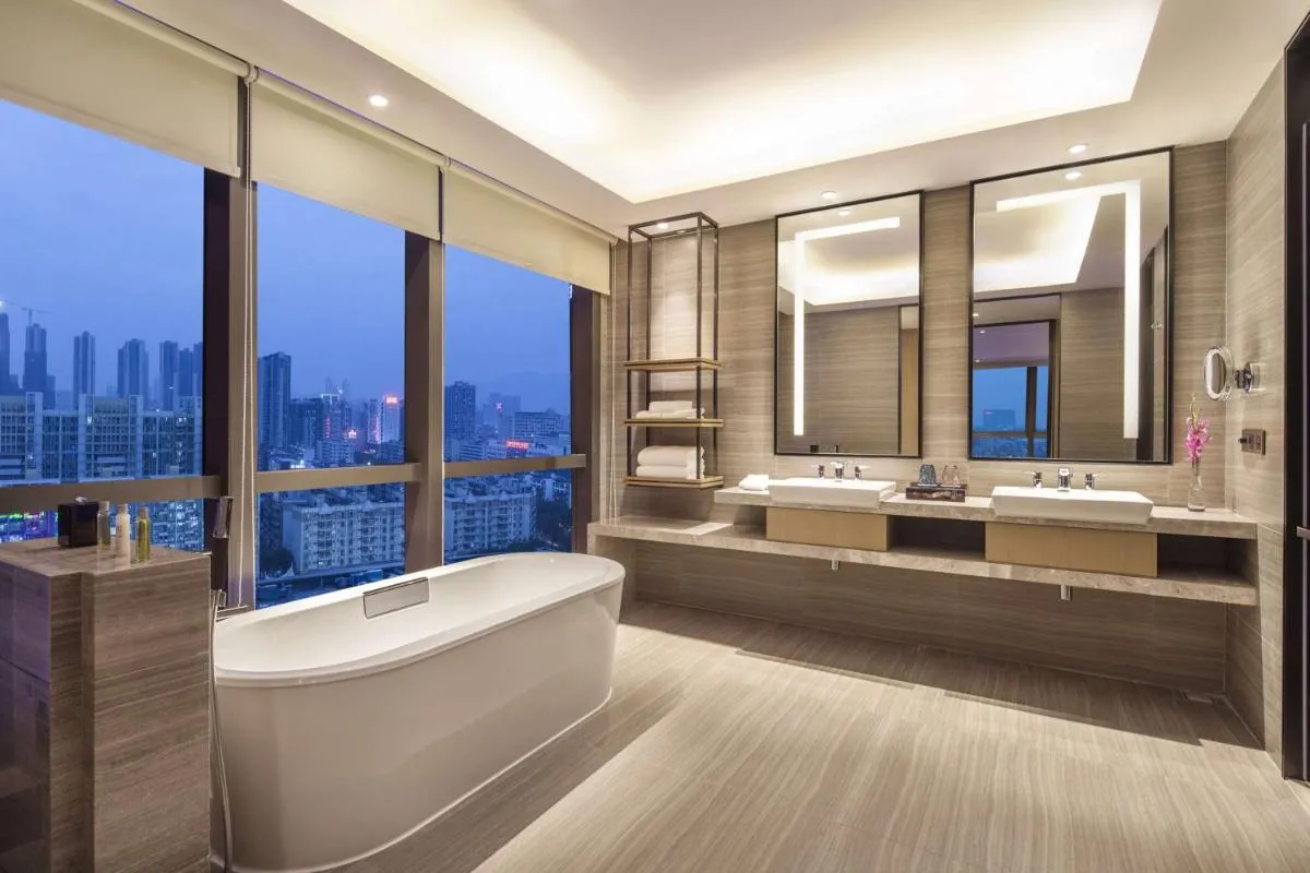 Image 1 of DoubleTree by Hilton Hotel Shenzhen Longhua, Near MTR Qinghu, Shenzhen North Railway, Uniwalk & Uniworld Shopping Mall, Sam’s Club, Shenzhen Art Museum New Venue, Costco