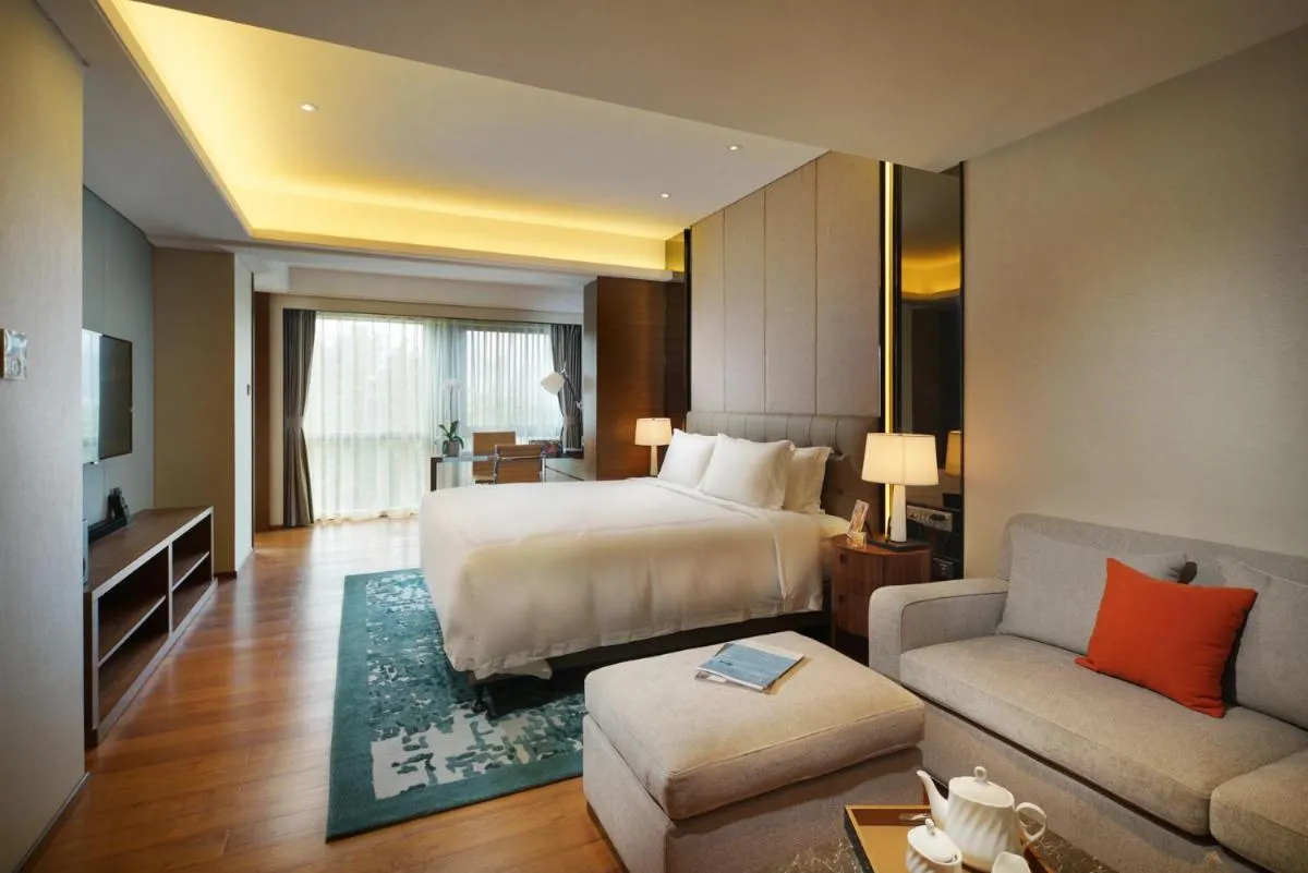 Image 5 of Fraser Suites Shenzhen, Near Huaqiang North Business Zone and next to shopping mall complex, with direct subway access