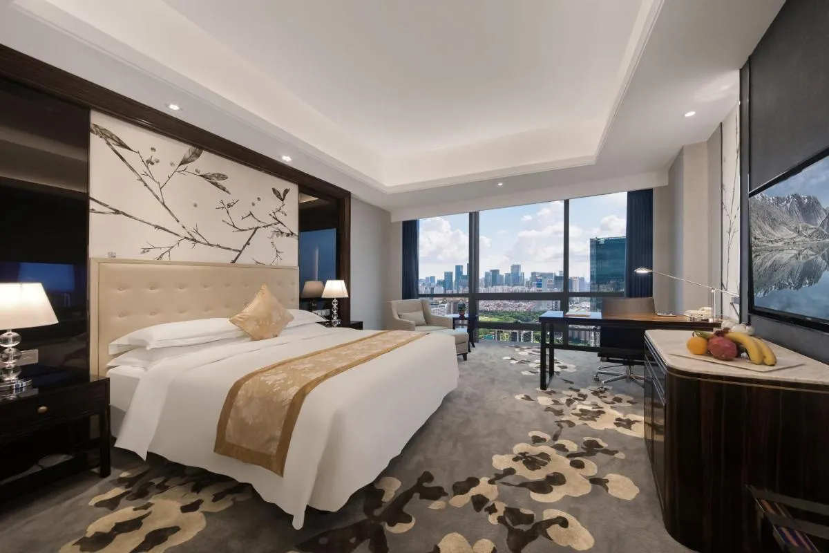 Image 1 of Huaqiang Plaza Hotel Shenzhen, Enjoy Complimentary Afternoon Tea & Mini Bar & Night Snack