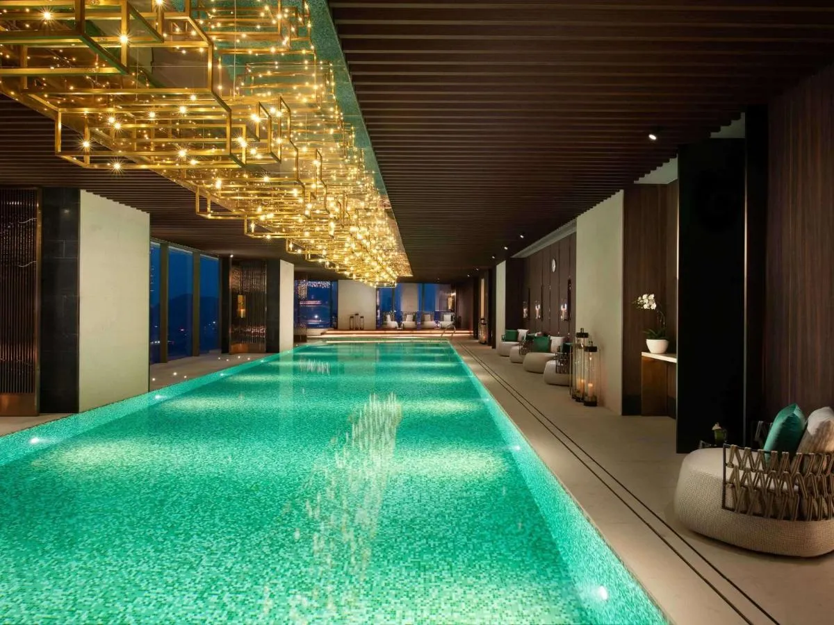 Image 2 of Raffles Shenzhen, Enjoy the daily happy hour in Long Bar, complimentary mini bar and welcome amenities