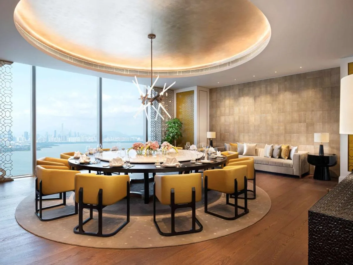Image 3 of Raffles Shenzhen, Enjoy the daily happy hour in Long Bar, complimentary mini bar and welcome amenities