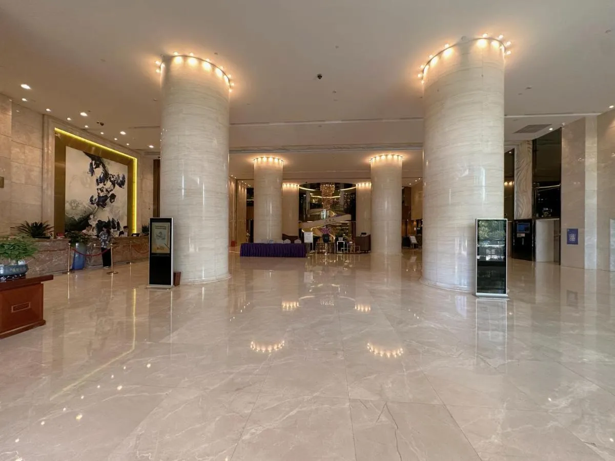 Image 3 of Sentosa Hotel Shenzhen Feicui Branch, Enjoy tropical swimming pools and high-class fitness club