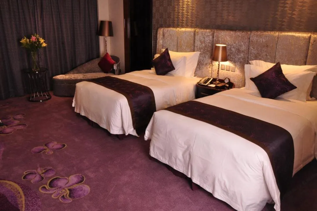 Image 2 of Sentosa Hotel Shenzhen Feicui Branch, Enjoy tropical swimming pools and high-class fitness club
