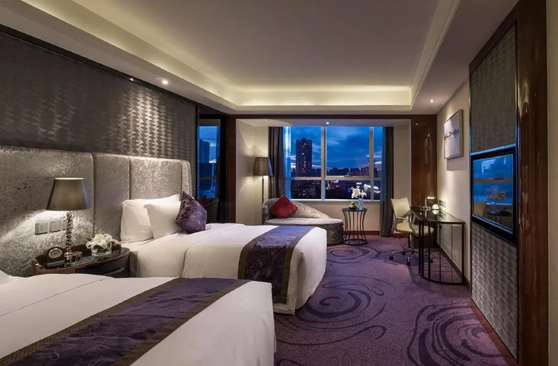 Image 1 of Sentosa Hotel Shenzhen Feicui Branch, Enjoy tropical swimming pools and high-class fitness club