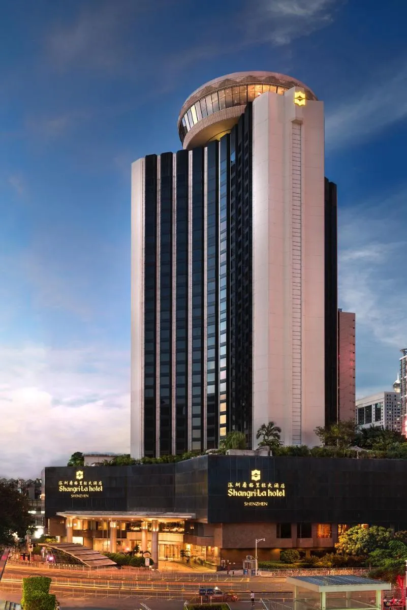 Image 4 of Shangri-La Shenzhen – Nearby Luohu Border, Outdoor Swimming Pool