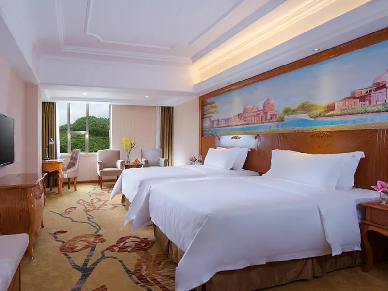 Image 1 of Vienna International Hotel Shenzhen Caopu Jindaotian